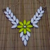 Maxi Colar Branco com Amarelo