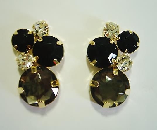 Brinco Preto com strass