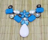 Maxi Colar Azul com Branco