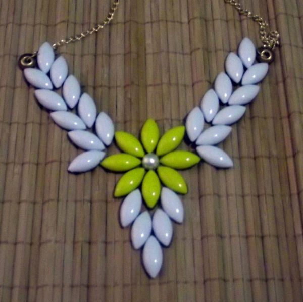 Maxi Colar Branco com Amarelo